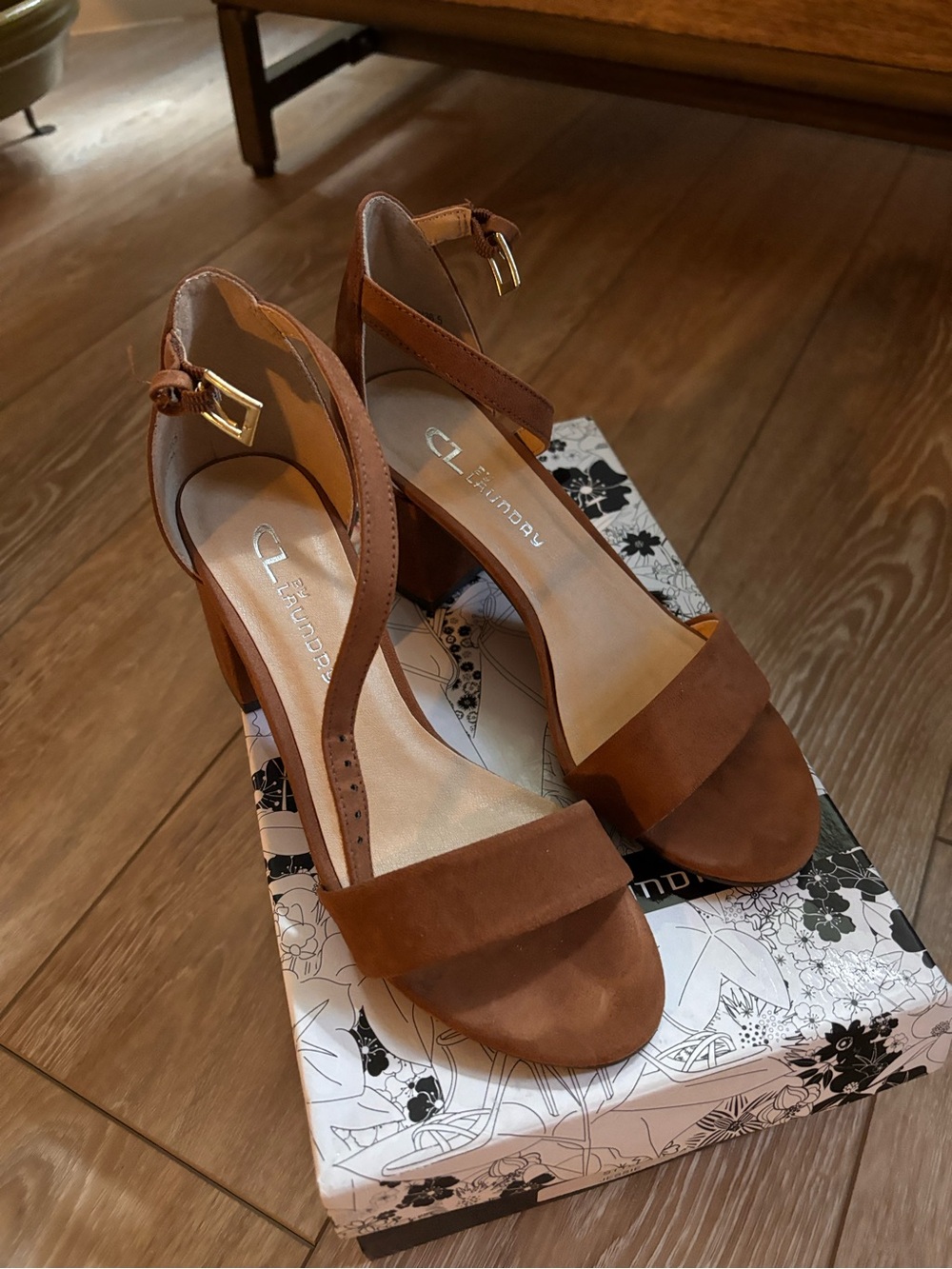 CL by Laundry Jessie Super Sued Whiskey Heel Size 6